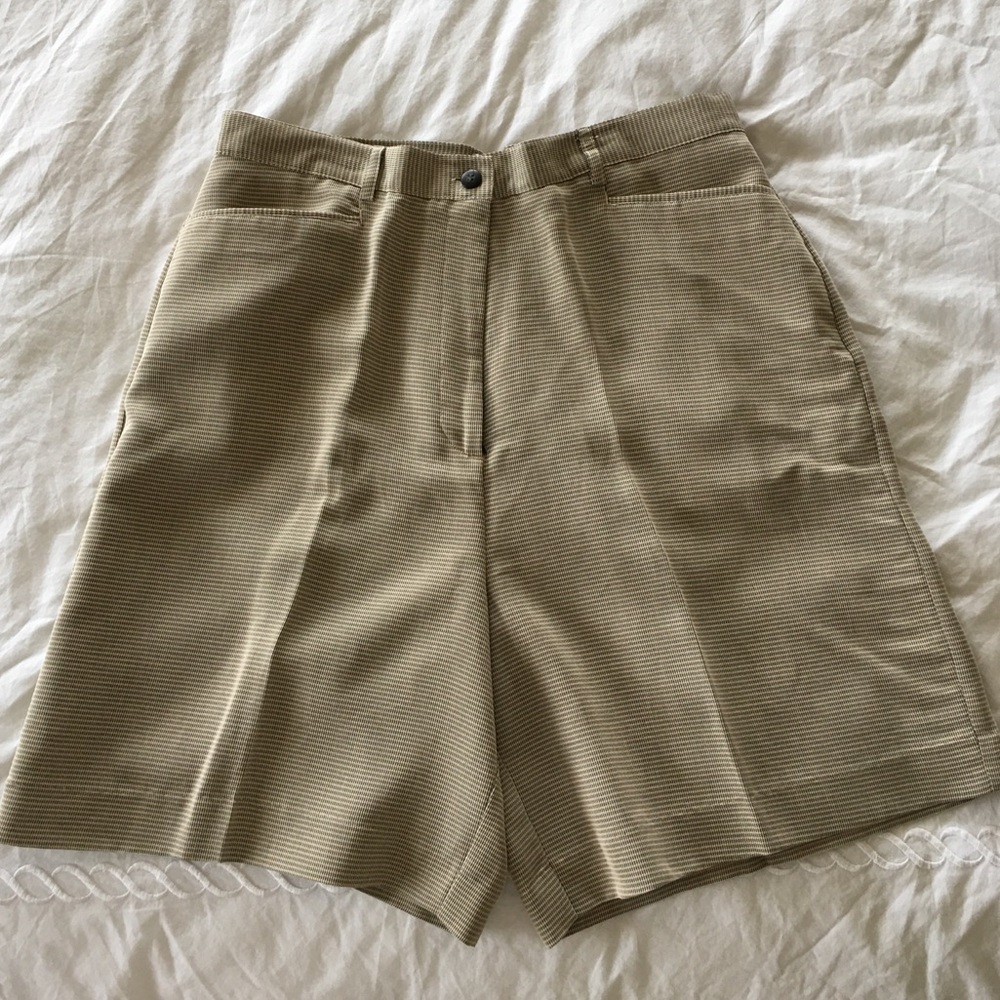 COMFY SHORTS SZ 12 NEVER WORN LT TAN MICROFIBER